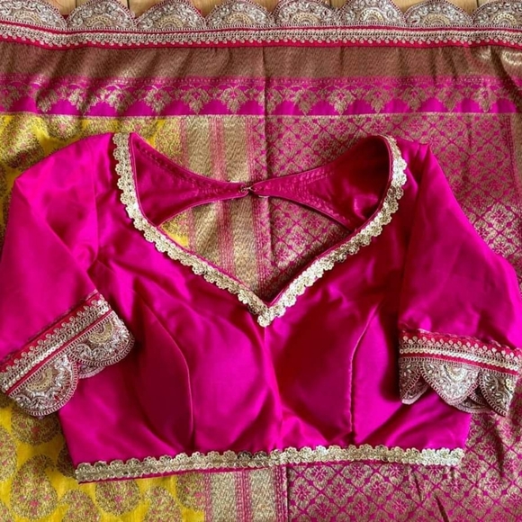 Beautiful Benaras grand yellow benaras brocade silk saree w/Rani pink border - Picture 2 of 10